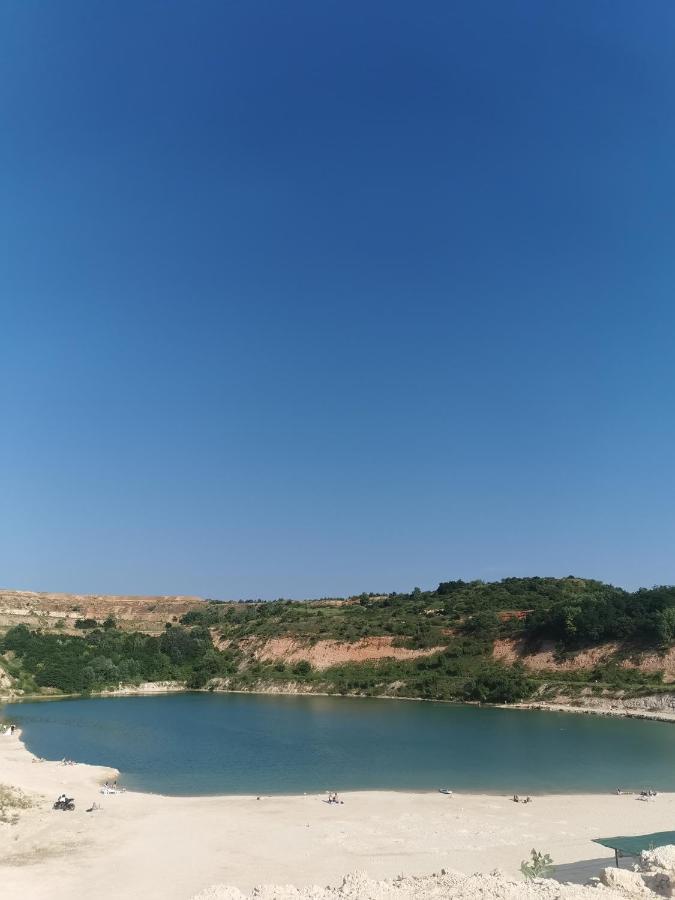 Apartmani La Grande Motte Vrdnik Bagian luar foto